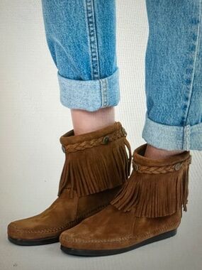 Minnetonka Fringe Bootie NWOT